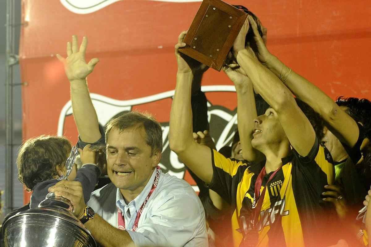 Confira imagens da carreira do tcnico uruguaio Diego Aguirre, novo comandante do Atltico