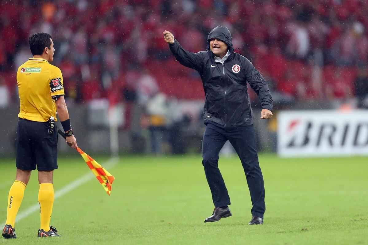 Confira imagens da carreira do tcnico uruguaio Diego Aguirre, novo comandante do Atltico