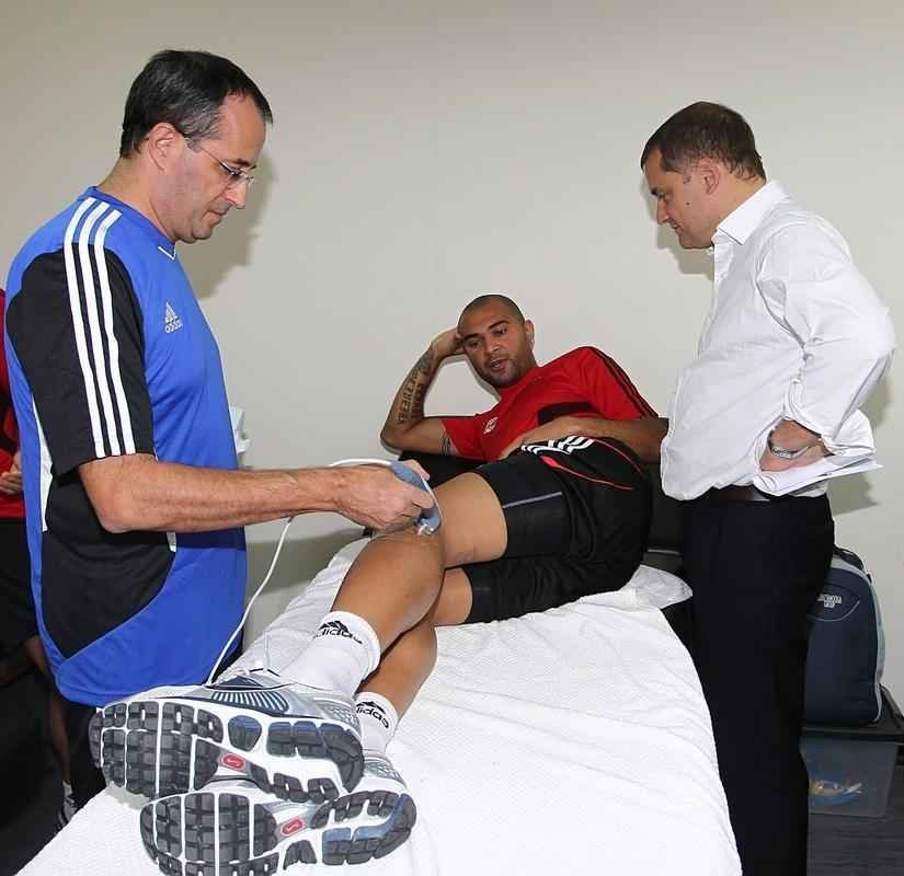 Confira imagens da carreira do tcnico uruguaio Diego Aguirre, novo comandante do Atltico