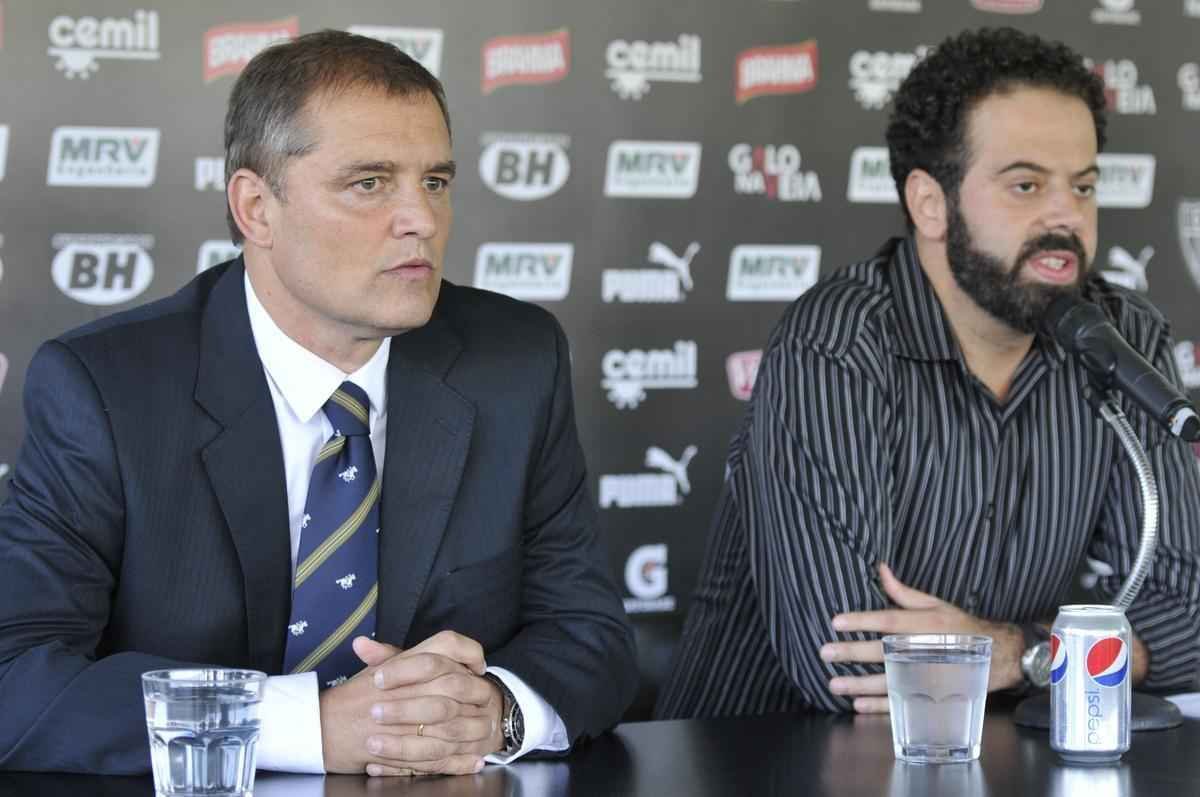 Diego Aguirre assinou contrato de dois anos com o Atltico e trouxe consigo o preparador fsico Jorge Fernando Pignatares e os auxiliares-tcnicos Juan Jos Verzeri e Raul Enrique Carrera