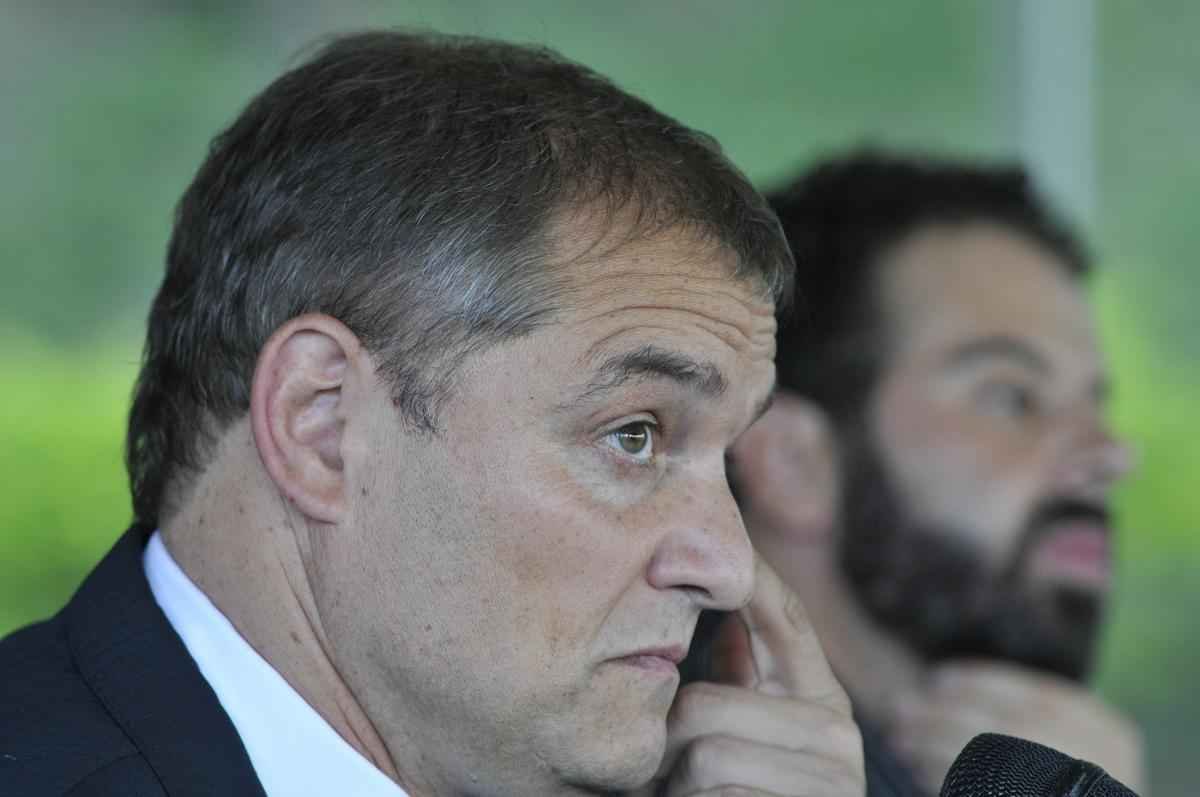 Diego Aguirre assinou contrato de dois anos com o Atltico e trouxe consigo o preparador fsico Jorge Fernando Pignatares e os auxiliares-tcnicos Juan Jos Verzeri e Raul Enrique Carrera