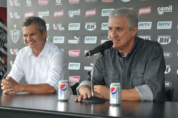 Alm do treino visando jogo no Mineiro, clube apresentou Carlinhos Neves e Maluf concedeu entrevista