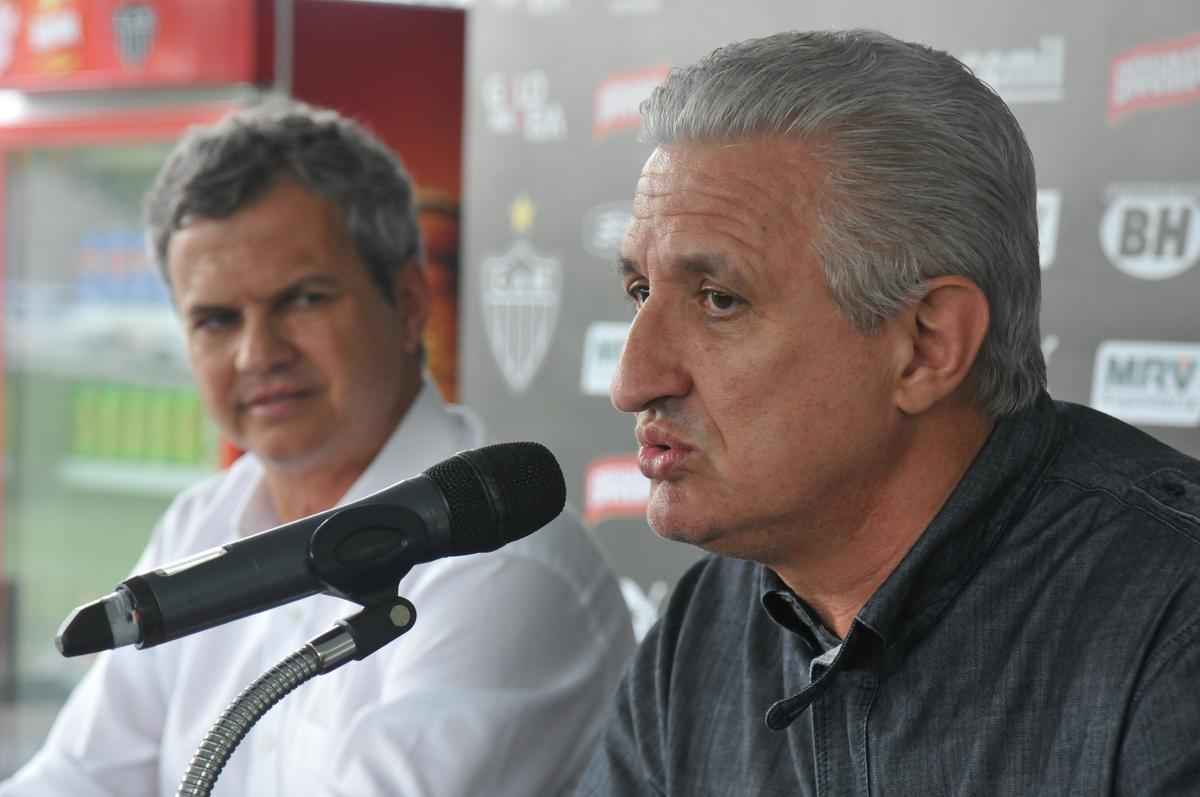 Alm do treino visando jogo no Mineiro, clube apresentou Carlinhos Neves e Maluf concedeu entrevista