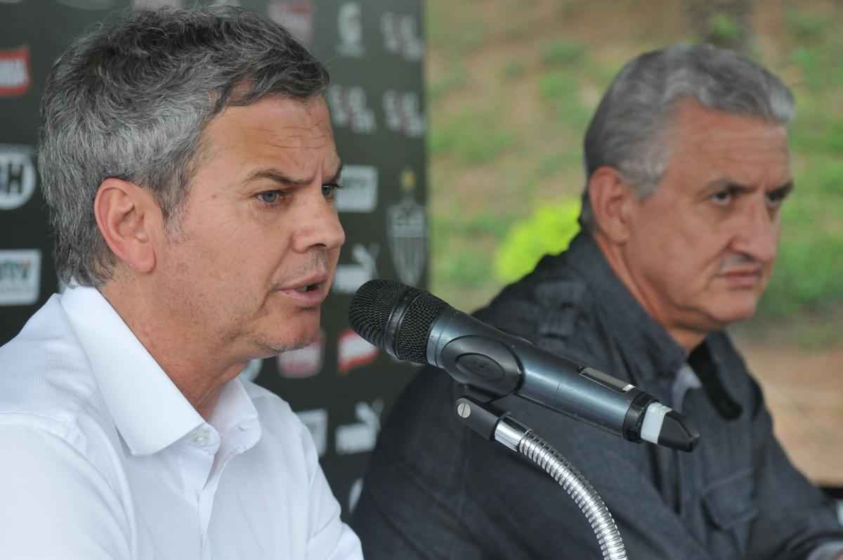 Alm do treino visando jogo no Mineiro, clube apresentou Carlinhos Neves e Maluf concedeu entrevista