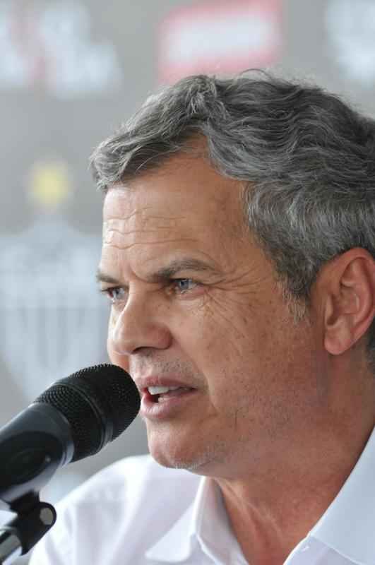 Alm do treino visando jogo no Mineiro, clube apresentou Carlinhos Neves e Maluf concedeu entrevista