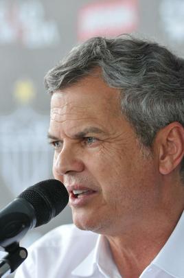 Alm do treino visando jogo no Mineiro, clube apresentou Carlinhos Neves e Maluf concedeu entrevista