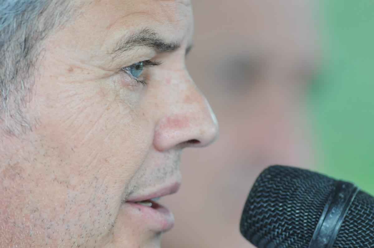 Alm do treino visando jogo no Mineiro, clube apresentou Carlinhos Neves e Maluf concedeu entrevista