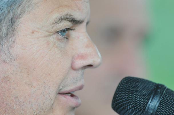 Alm do treino visando jogo no Mineiro, clube apresentou Carlinhos Neves e Maluf concedeu entrevista