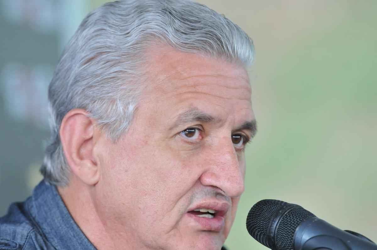 Alm do treino visando jogo no Mineiro, clube apresentou Carlinhos Neves e Maluf concedeu entrevista