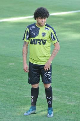 Alm do treino visando jogo no Mineiro, clube apresentou Carlinhos Neves e Maluf concedeu entrevista