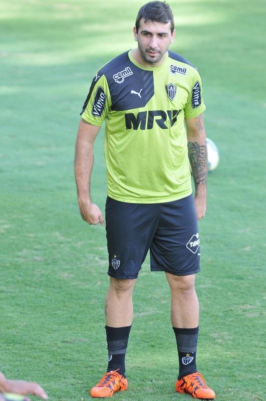 Alm do treino visando jogo no Mineiro, clube apresentou Carlinhos Neves e Maluf concedeu entrevista