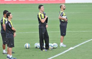 Alm do treino visando jogo no Mineiro, clube apresentou Carlinhos Neves e Maluf concedeu entrevista