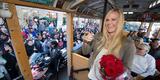 Holly Holm  recebida por multido em Albuquerque