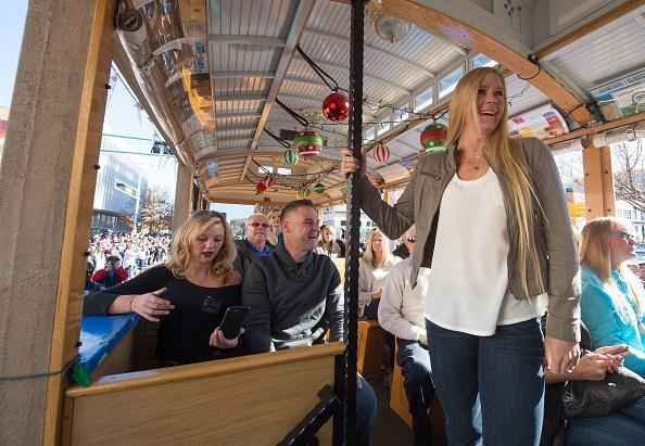 Holly Holm  recebida por multido em Albuquerque