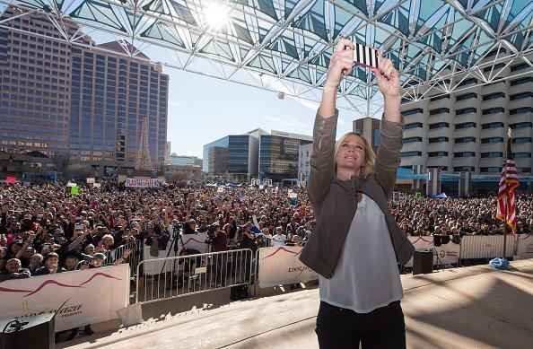 Holly Holm  recebida por multido em Albuquerque
