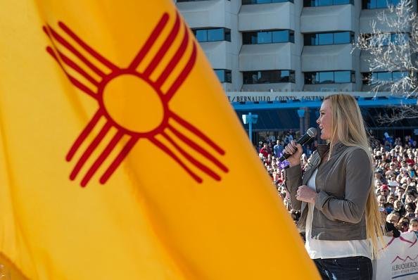 Holly Holm  recebida por multido em Albuquerque