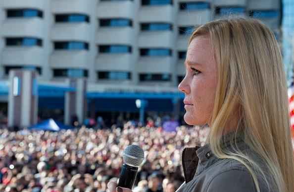 Holly Holm  recebida por multido em Albuquerque