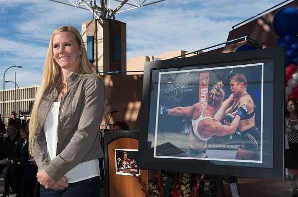 Holly Holm  recebida por multido em Albuquerque