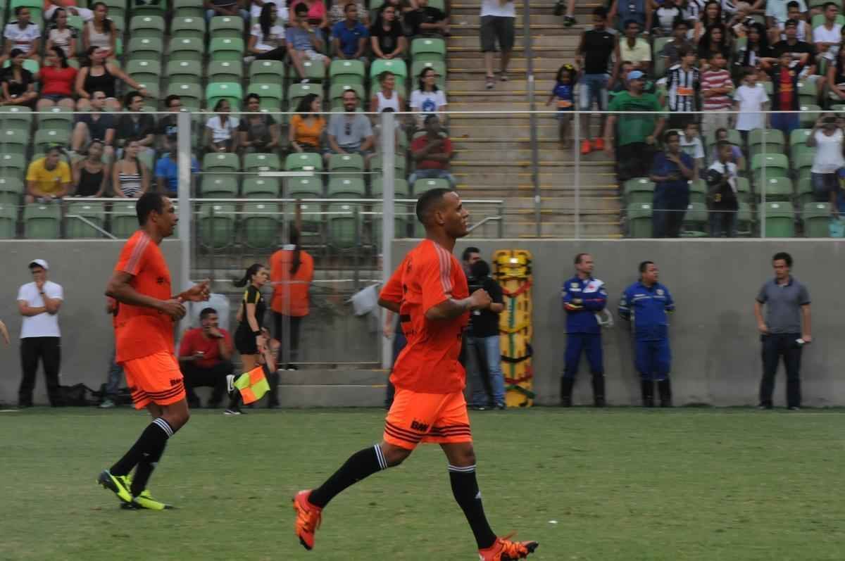 Estdio Independncia recebeu bom bom pblico para o amistoso beneficente entre os Amigos do Mancini e Artistas. Partida arrecadou alimentos e material escolar que sero doados a seis instituies filantrpicas