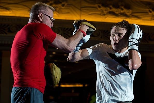 Cody Pfister, que enfrenta Sage Northcutt