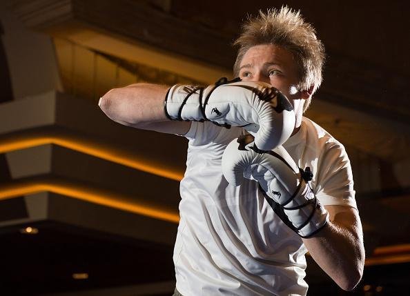 Cody Pfister, que enfrenta Sage Northcutt