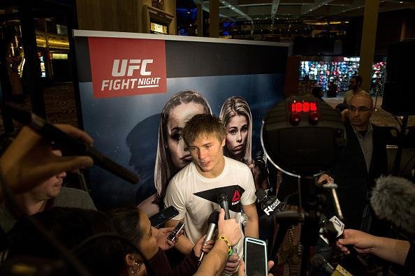 Cody Pfister, que enfrenta Sage Northcutt