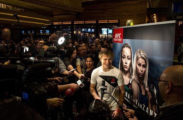 Cody Pfister, que enfrenta Sage Northcutt