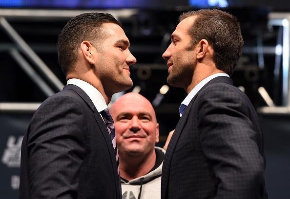 Super coletiva do UFC em Las Vegas - Weidman e Rockhold na encarada aps entrevistas