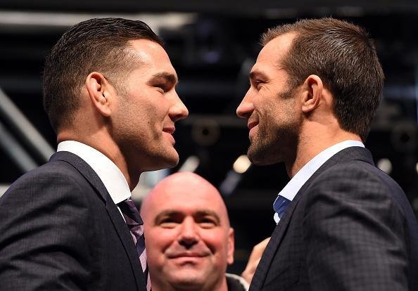 Super coletiva do UFC em Las Vegas - Encarada entre Weidman e Rockhold 