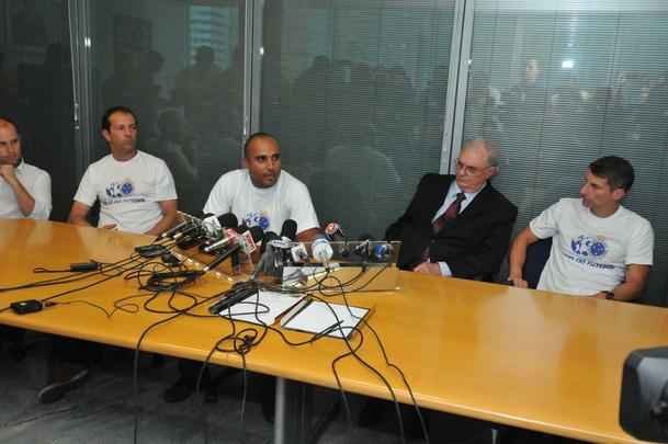 Treinador foi apresentado como o preparador fsico Alexandre Lopes e o auxiliar tcnico Pedrinho