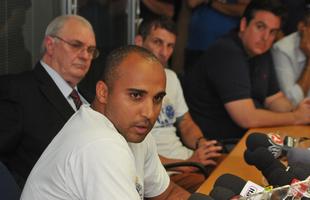 Treinador foi apresentado como o preparador fsico Alexandre Lopes e o auxiliar tcnico Pedrinho