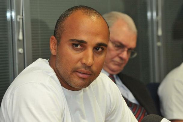 Treinador foi apresentado como o preparador fsico Alexandre Lopes e o auxiliar tcnico Pedrinho