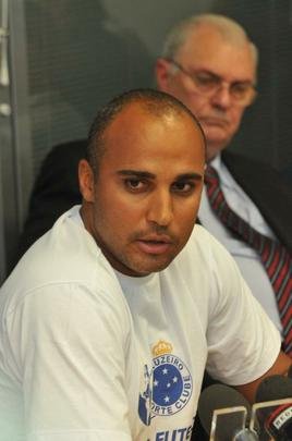 Treinador foi apresentado como o preparador fsico Alexandre Lopes e o auxiliar tcnico Pedrinho