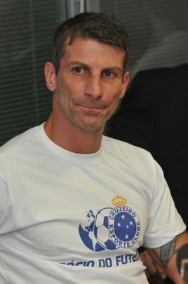 Treinador foi apresentado como o preparador fsico Alexandre Lopes e o auxiliar tcnico Pedrinho