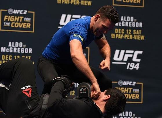 Imagens do treino aberto do UFC 194 - Chris Weidman e o técnico Ray Longo