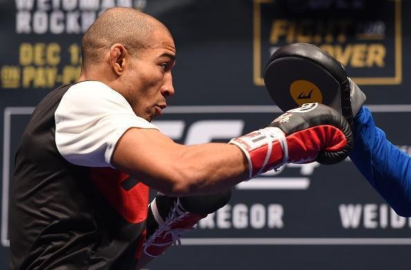 Imagens do treino aberto do UFC 194 - José Aldo no trabalho de manopla