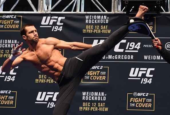 Imagens do treino aberto do UFC 194 - Rockhold faz bonito com chutes altos