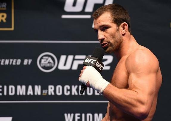 Imagens do treino aberto do UFC 194 - Rockhold conversa com fãs e imprensa