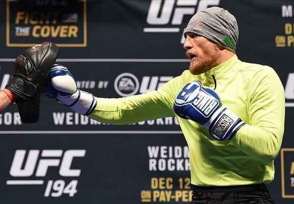 Imagens do treino aberto do UFC 194 - McGregor afia trocação na atividade