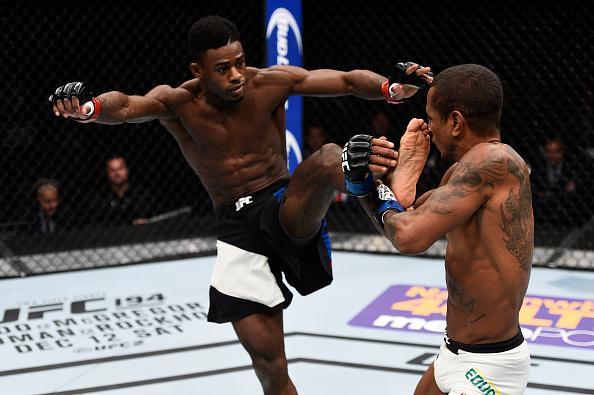 Aljamain Sterling venceu Johnny Eduardo com finalizao no segundo round