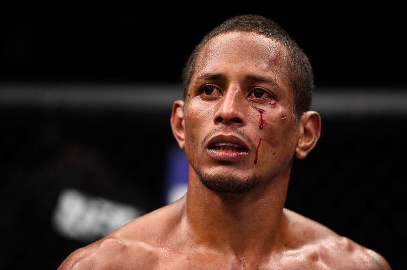 Aljamain Sterling venceu Johnny Eduardo com finalizao no segundo round