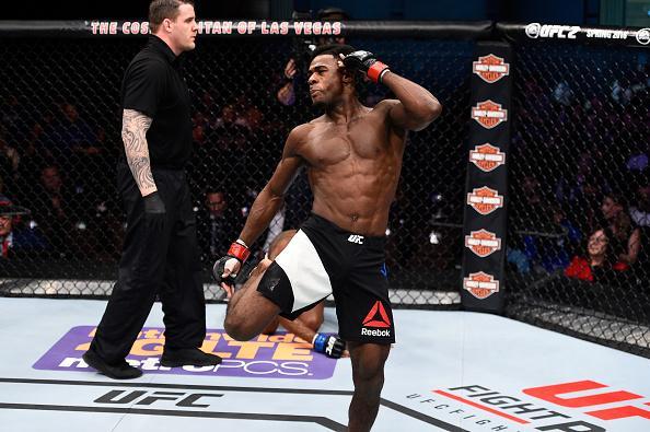 Aljamain Sterling venceu Johnny Eduardo com finalizao no segundo round