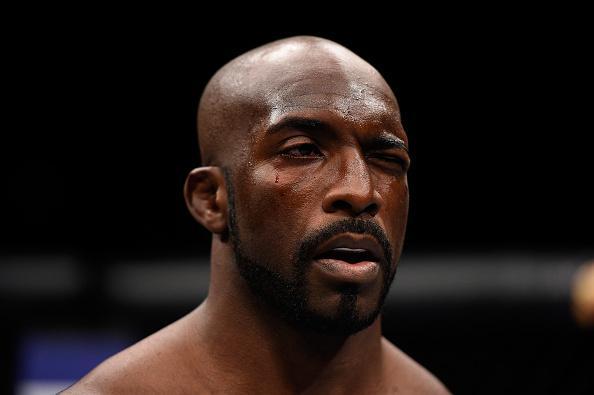 Antnio Cara de Sapato x Kevin Casey termina em No Contest aps dedo no olho aos 11 segundos