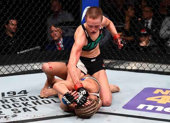 Em confronto entre tops do peso palha, Rose Namajunas domina Paige VanZant e vence por finalizao, a 2min25seg do quinto round