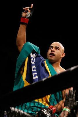 Warlley Alves (luvas vermelhas) venceu Colby Covington por finalização no 1º round