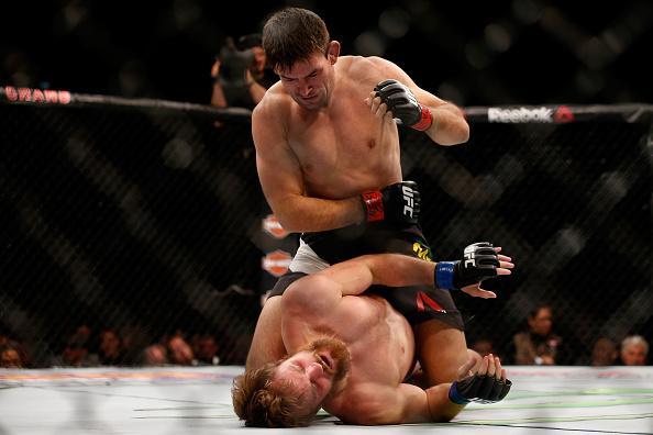 Demian Maia (luvas vermelhas) venceu Gunnar Nelson por decisão unânime