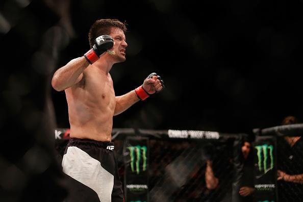 Demian Maia (luvas vermelhas) venceu Gunnar Nelson por decisão unânime