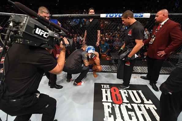 Imagens do incrvel nocaute de Conor McGregor sobre Jos Aldo