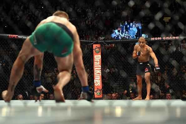 Imagens do incrvel nocaute de Conor McGregor sobre Jos Aldo