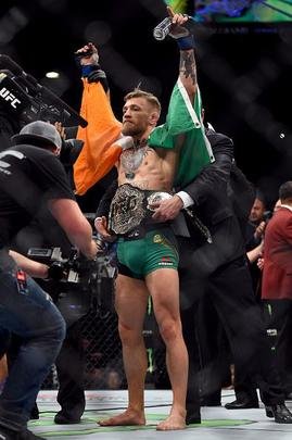 Imagens do incrvel nocaute de Conor McGregor sobre Jos Aldo